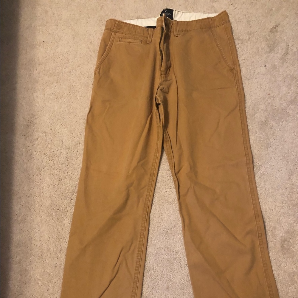 Men’s relaxed straight khakis